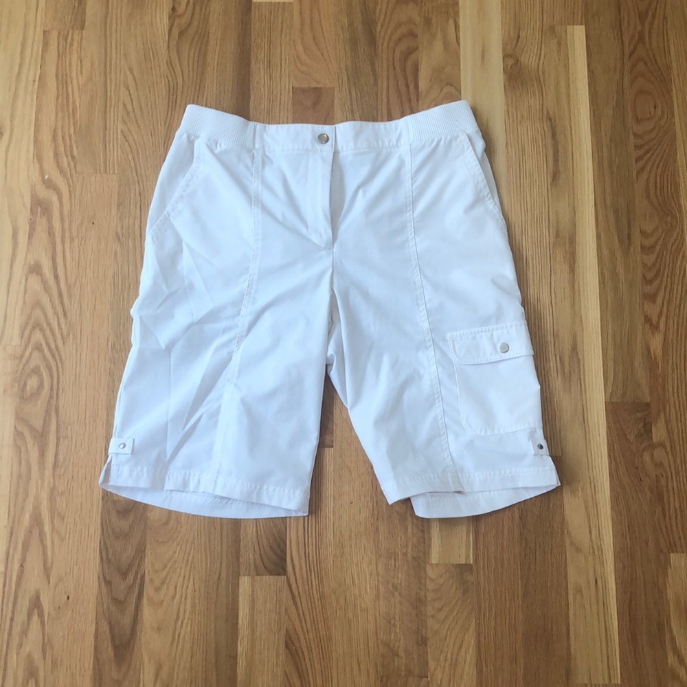 Chicos Zenergy White Bermuda Shorts